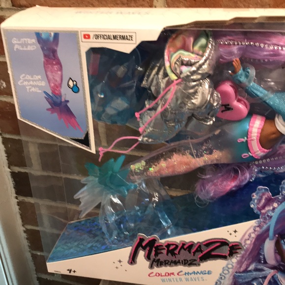 MERMAZE MERMAIDZ WINTER WAVES MERMAID FASHION DOLL, HARMONIQUE - Picture 4 of 6